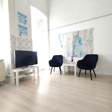 Free Parking Garage! Downtown Apartment Close To New York Cafe Budapeste Exterior foto